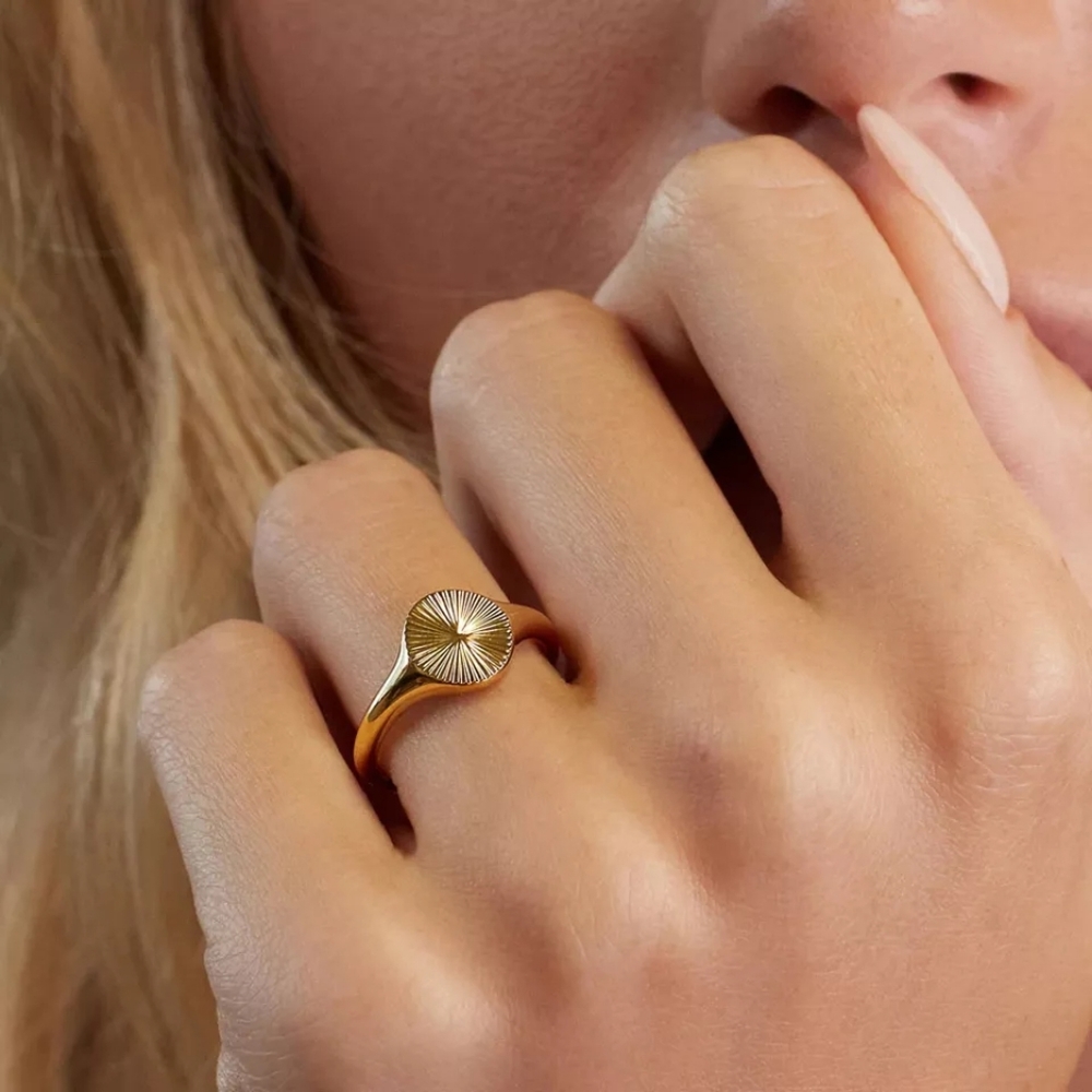 Stylish Chunky Signet Wave Ring - Picture 2 of 7